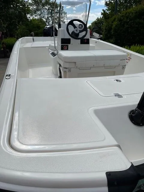 Slide: The Image of 2025 Mako Pro Skiff 17 CC boat interior with steering console and seating. - 44