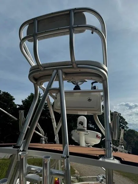 Slide: The Image of 2016 SeaVee 270Z boat with aluminum tower against a clear sky. - 29