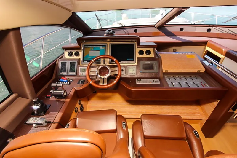 Slide: The Image of 70' Azimut - 19