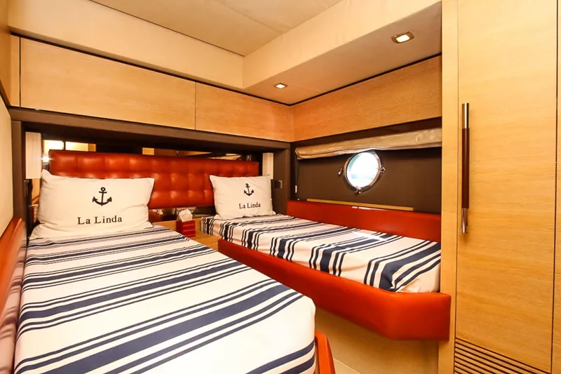 Slide: The Image of 70' Azimut - 31