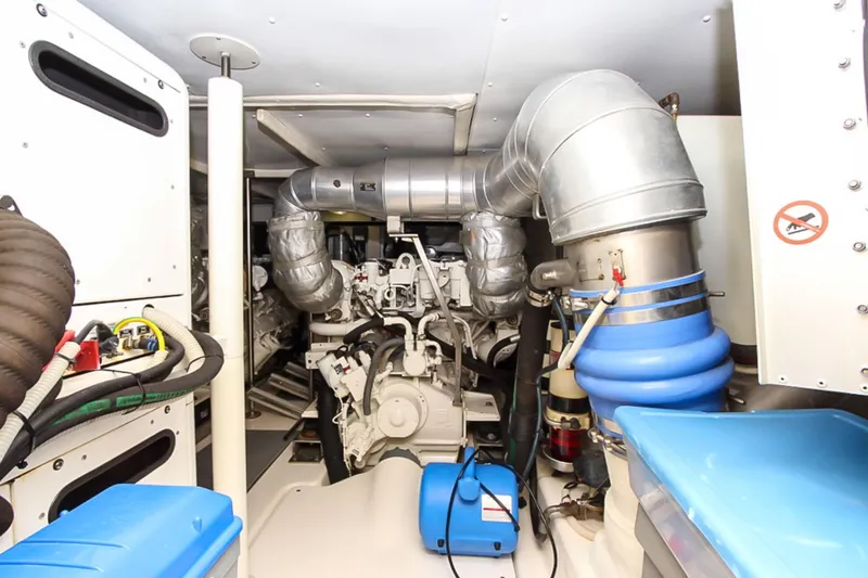 Slide: The Image of 70' Azimut - 52