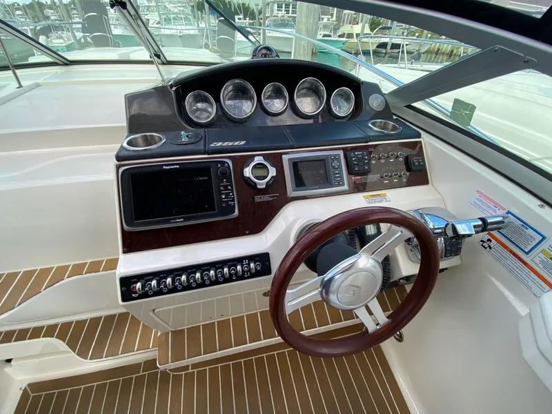 Slide: The Image of Sea Ray Sundancer 350 2013 - 10