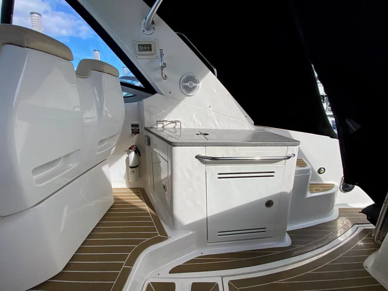 Slide: The Image of Sea Ray Sundancer 350 2013 - 19