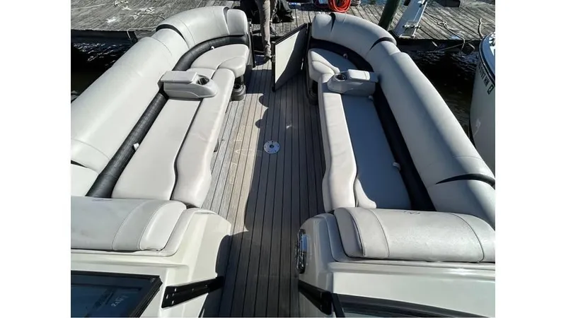 Slide: The Image of 2020 Avalon Catalina Platinum 2785 EL-W pontoon boat with spacious seating and sleek design. - 11