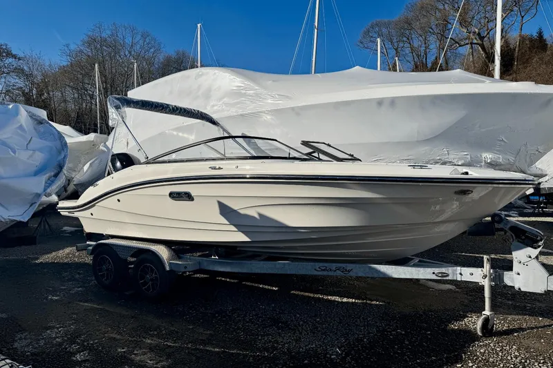 Slide: The Image of Sea Ray SPX 190 Outboard 2025 - 0