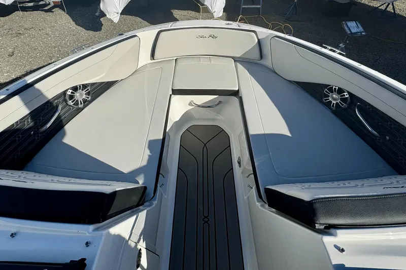 Slide: The Image of Sea Ray SPX 190 Outboard 2025 - 22