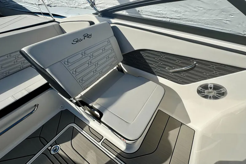 Slide: The Image of Sea Ray SPX 190 Outboard 2025 - 8