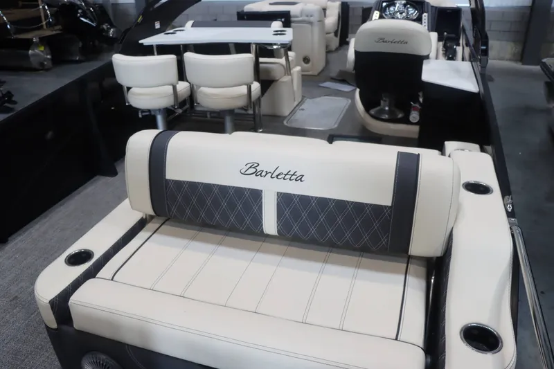 Slide: The Image of Barletta Lusso 25UE 2025 - 12