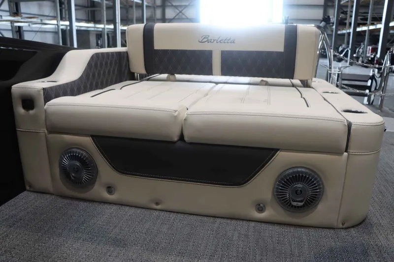 Slide: The Image of Barletta Lusso 25UE 2025 - 16