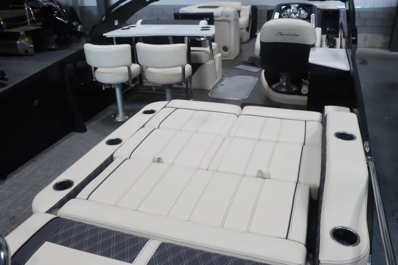 Slide: The Image of Barletta Lusso 25UE 2025 - 9