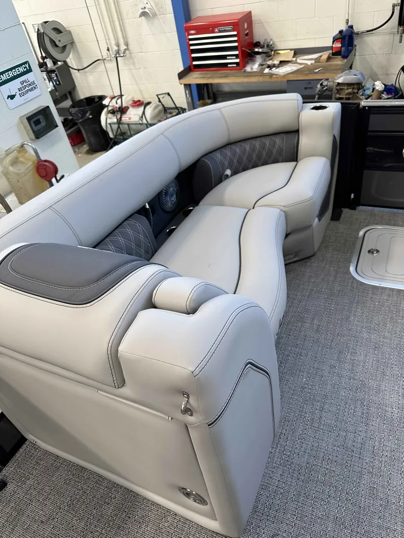 Slide: The Image of Barletta Lusso 23UC 2025 - 22