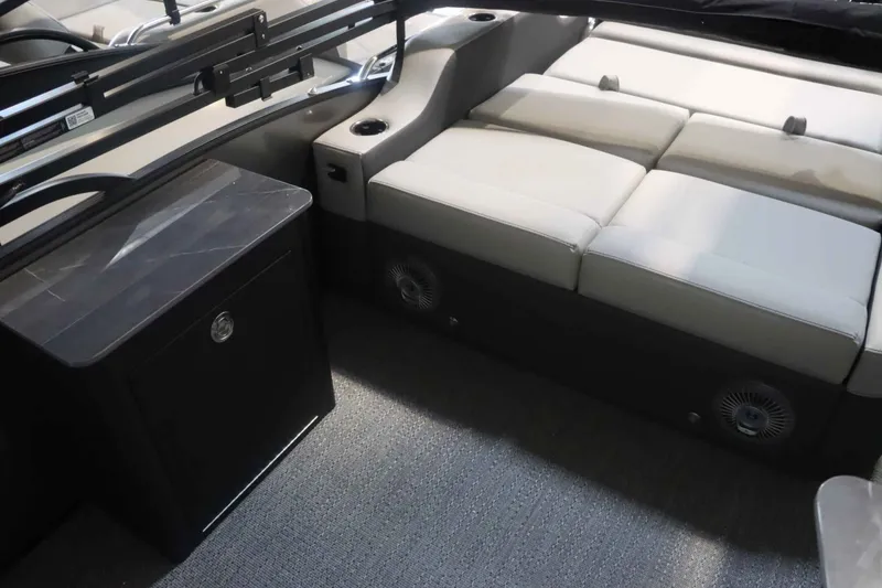 Slide: The Image of Barletta Cabrio 24UE 2025 - 8