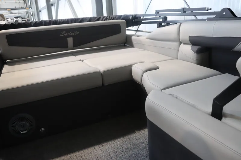 Slide: The Image of Barletta Cabrio 22U 2025 - 10