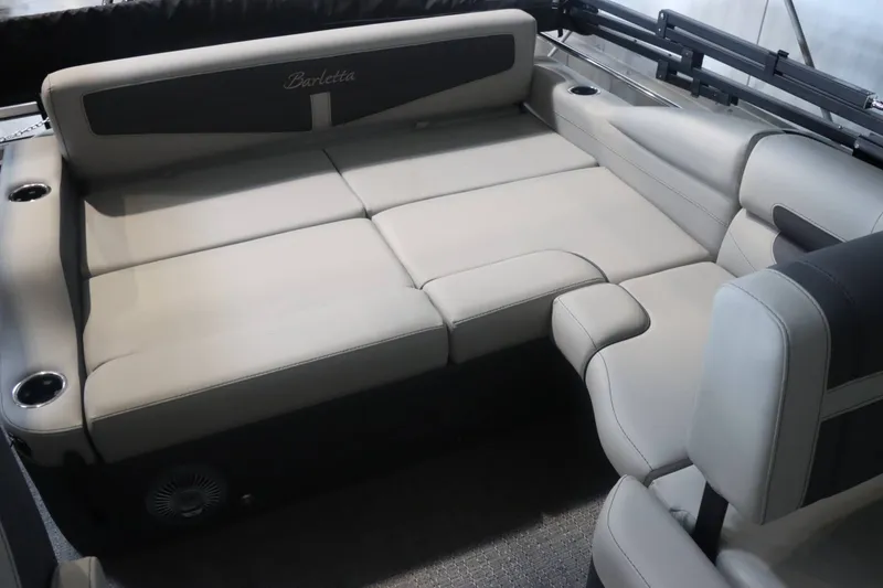 Slide: The Image of Barletta Cabrio 22U 2025 - 11