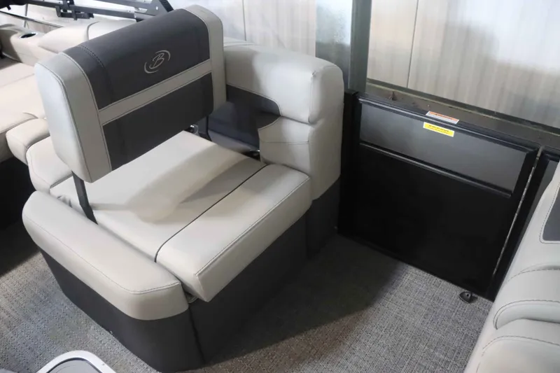 Slide: The Image of Barletta Cabrio 22U 2025 - 16