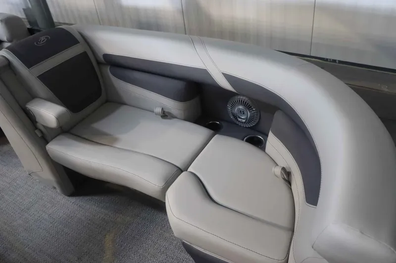 Slide: The Image of Barletta Cabrio 22U 2025 - 20