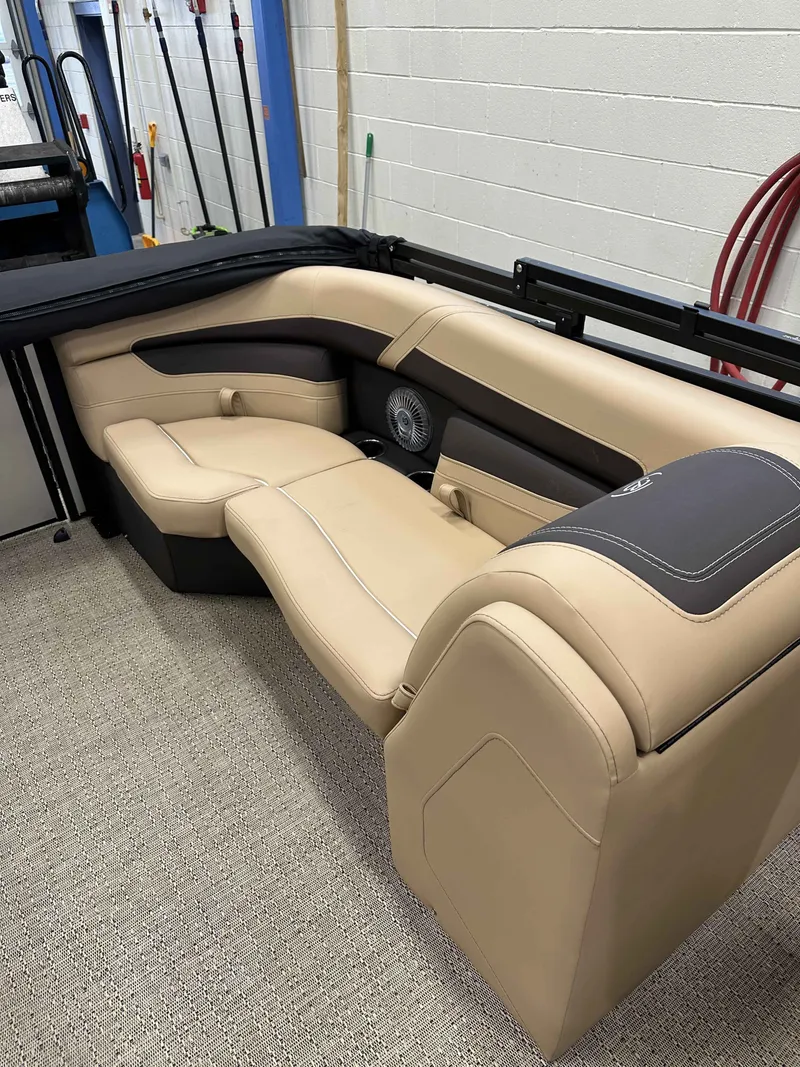 Slide: The Image of Barletta Cabrio 22QC 2025 - 5