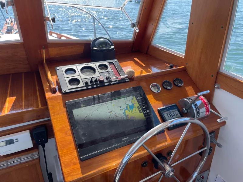 Slide: The Image of Helm of 1988 Ellis 28 boat with navigation equipment and steering wheel. - 18