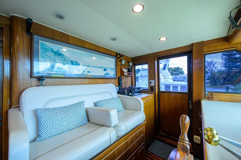 Slide: The Image of Interior of 1991 Hatteras 78 CMY yacht with elegant seating and nautical decor. - 49