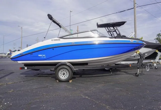 Slide: The Image of Yamaha SX195 2025 - 2