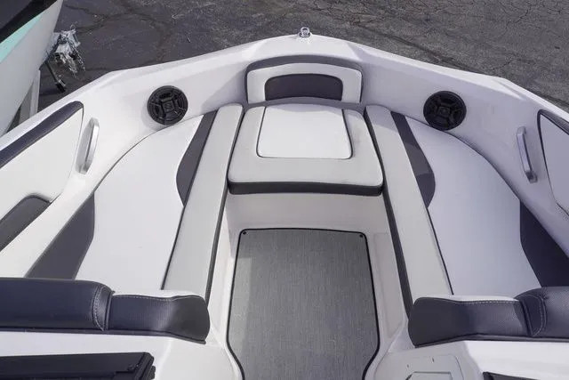 Slide: The Image of Yamaha SX195 2025 - 6