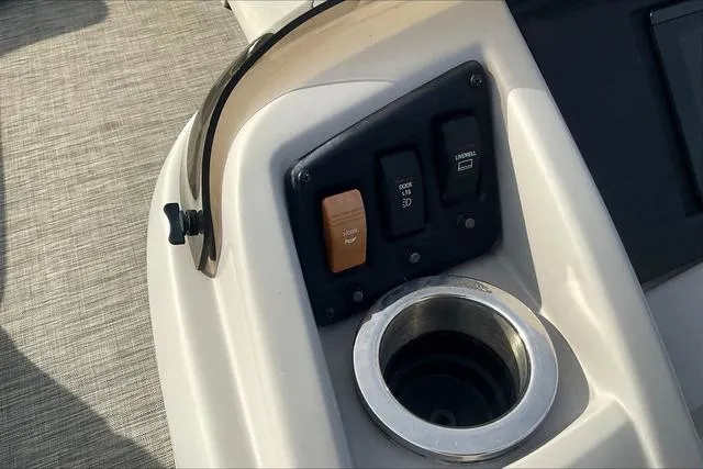 Slide: The Image of Control panel and cup holder on a 2021 Bennington 22 SL boat. - 17