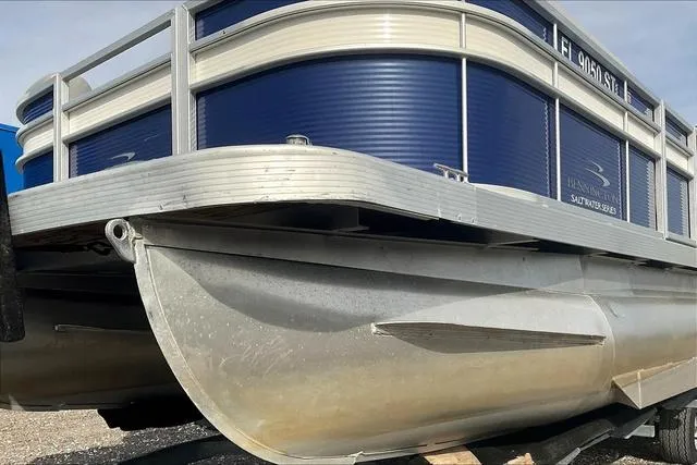 Slide: The Image of 2021 Bennington 22 SL pontoon boat with blue siding and aluminum pontoons. - 9