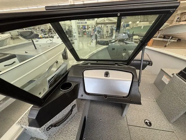 Slide: The Image of Lund 1875 Alaskan Sport 2025 - 22