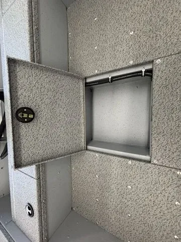 Slide: The Image of Lund 1875 Alaskan Sport 2025 - 35