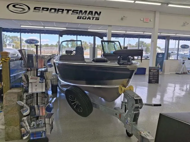 Slide: The Image of Lund 1875 Alaskan Sport 2025 - 8