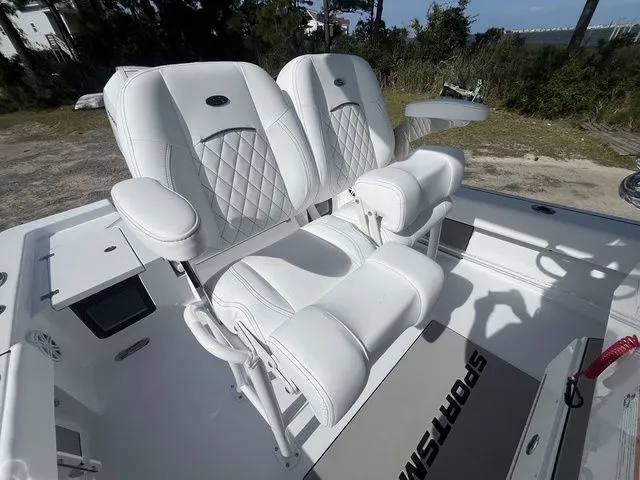 Slide: The Image of Sportsman Masters 247OE Bay Boat 2026 - 9