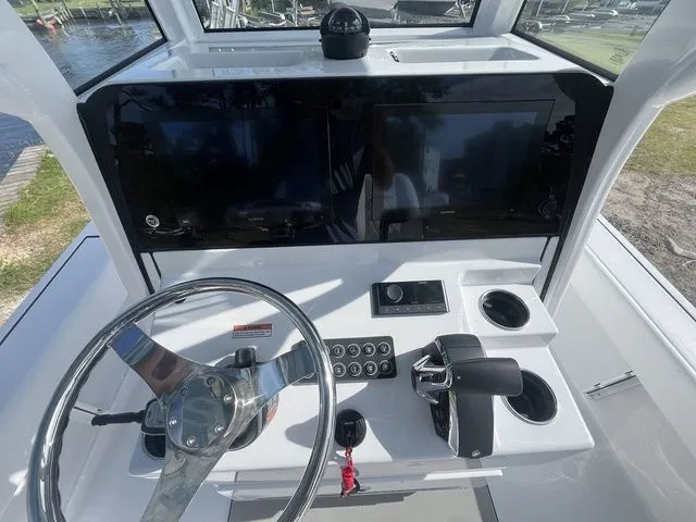 Slide: The Image of Sportsman Masters 247OE Bay Boat 2026 - 10