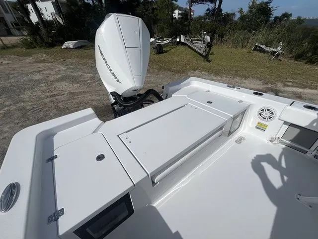 Slide: The Image of Sportsman Masters 247OE Bay Boat 2026 - 11