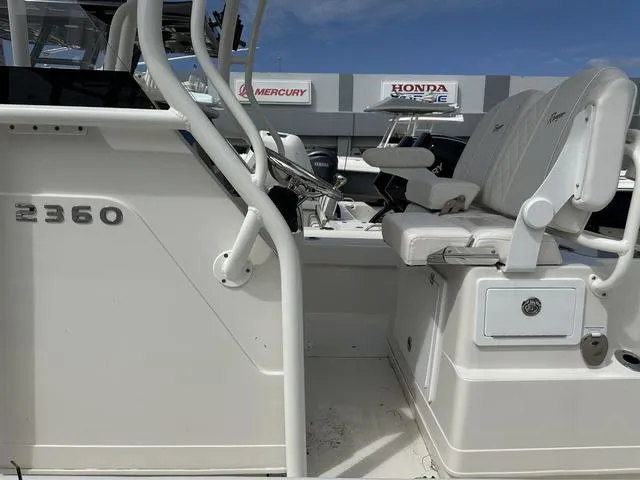 Slide: The Image of Ranger 2360 Bay 2024 - 6