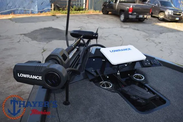 Slide: The Image of Ikon Boats LX21 2025 - 10