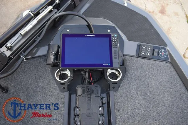 Slide: The Image of Ikon Boats LX21 2025 - 11