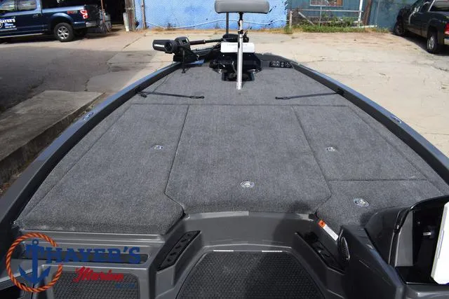 Slide: The Image of Ikon Boats LX21 2025 - 12