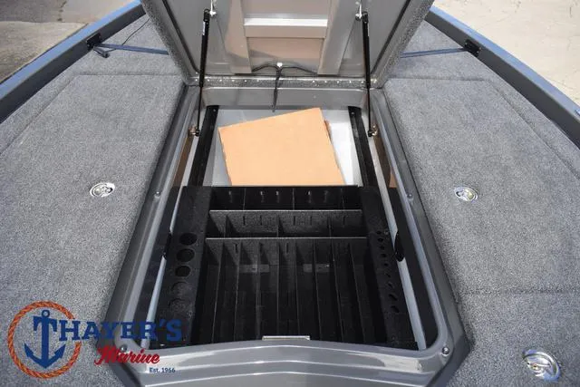 Slide: The Image of Ikon Boats LX21 2025 - 17