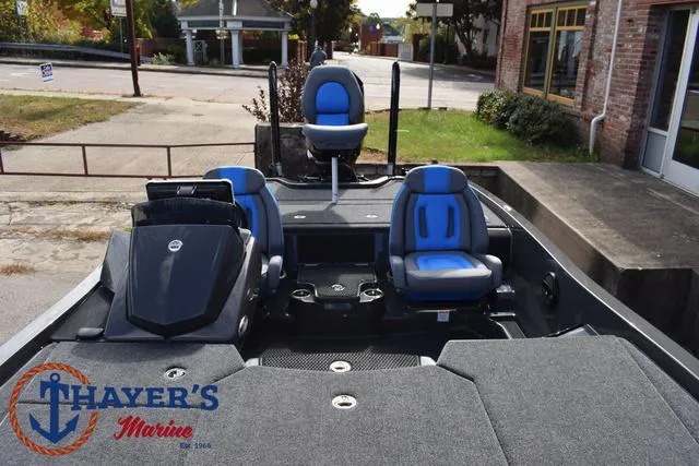 Slide: The Image of Ikon Boats LX21 2025 - 20