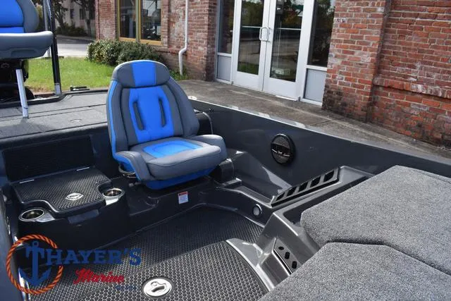 Slide: The Image of Ikon Boats LX21 2025 - 21