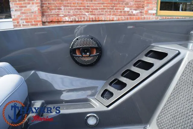 Slide: The Image of Ikon Boats LX21 2025 - 23