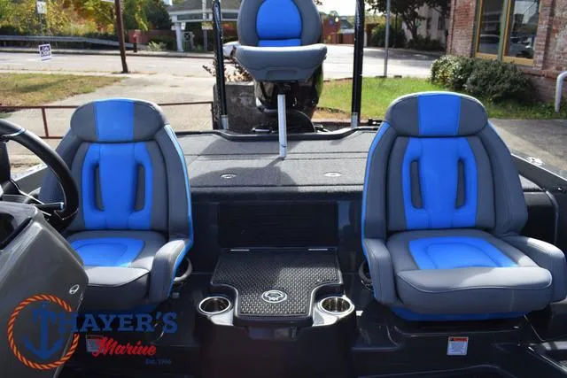 Slide: The Image of Ikon Boats LX21 2025 - 24