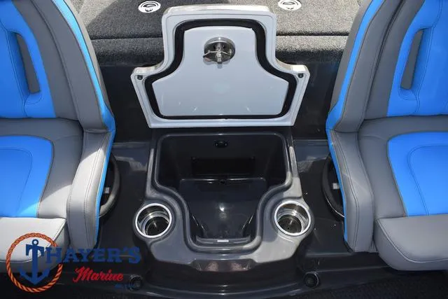 Slide: The Image of Ikon Boats LX21 2025 - 25