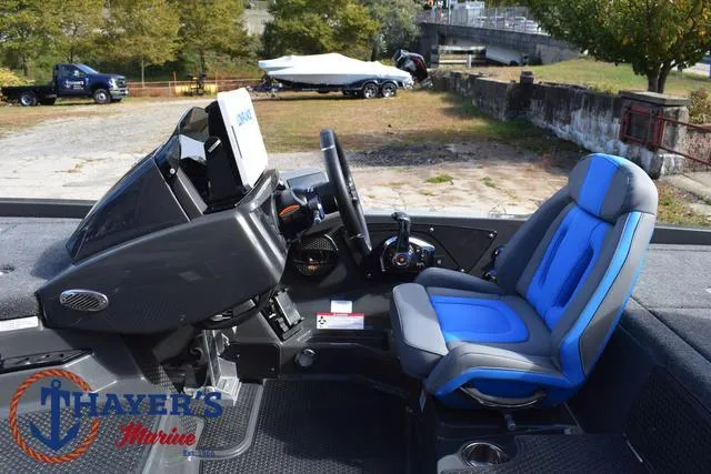 Slide: The Image of Ikon Boats LX21 2025 - 27