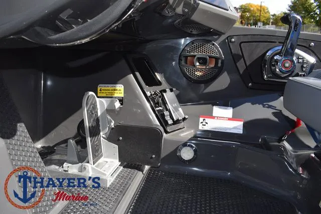 Slide: The Image of Ikon Boats LX21 2025 - 30