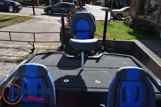 Slide: The Image of Ikon Boats LX21 2025 - 33