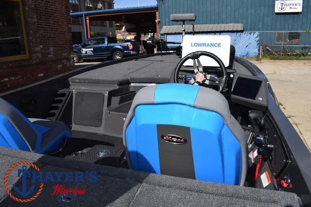 Slide: The Image of Ikon Boats LX21 2025 - 40