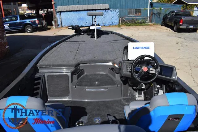 Slide: The Image of Ikon Boats LX21 2025 - 41