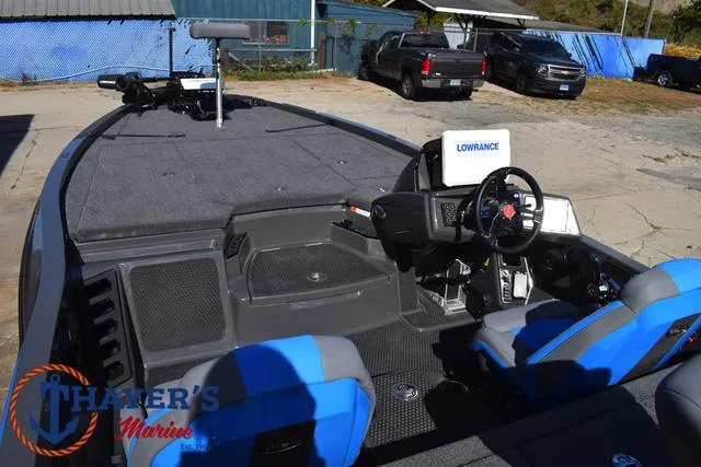 Slide: The Image of Ikon Boats LX21 2025 - 42