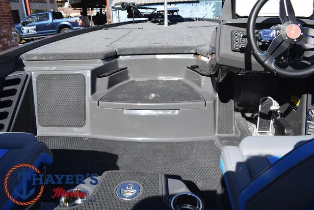 Slide: The Image of Ikon Boats LX21 2025 - 44